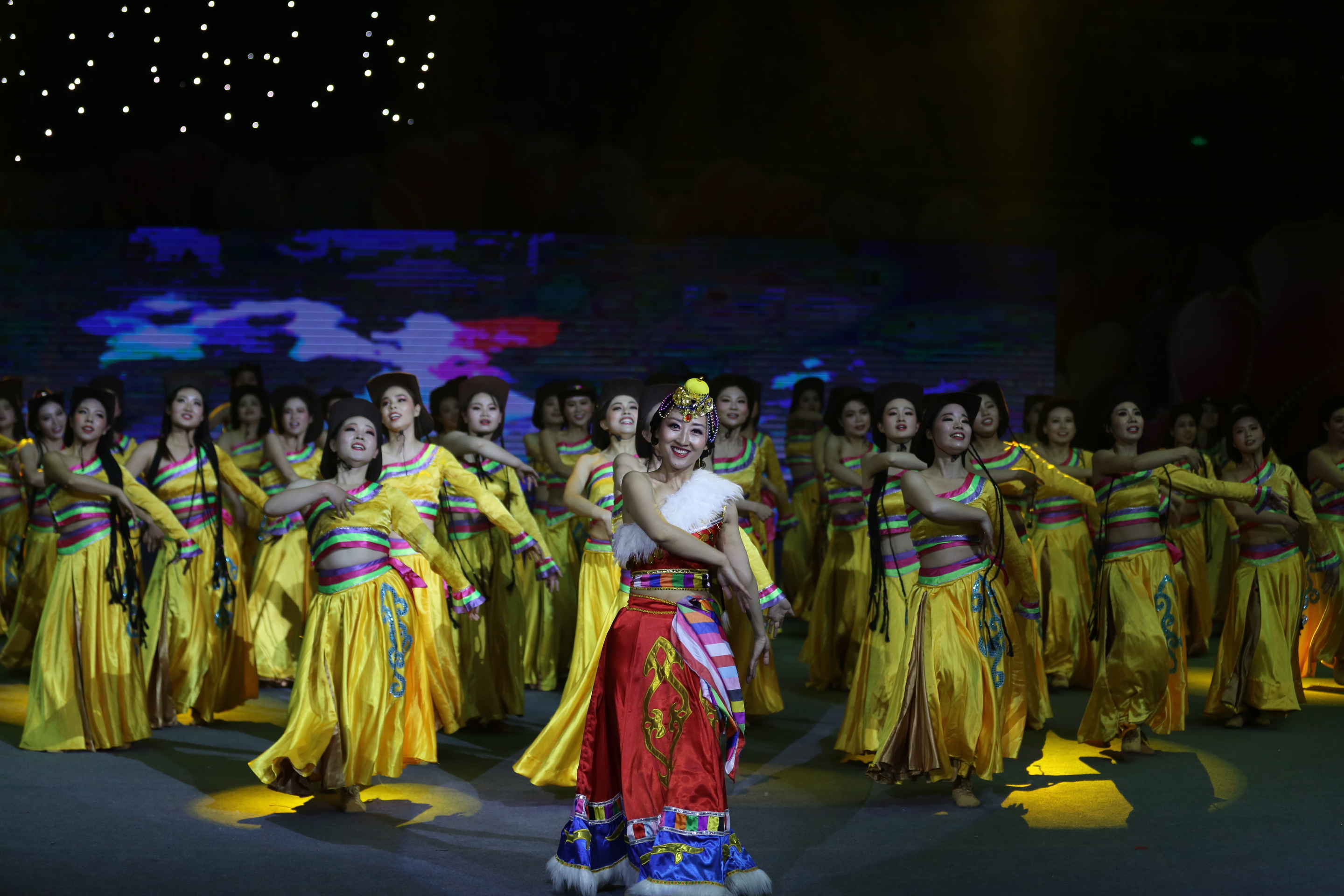 Đại hội thứ mười lăm của toàn thể nhân viên và khen thưởng của Đại Trương - Tình cảm nhẹ nhàng